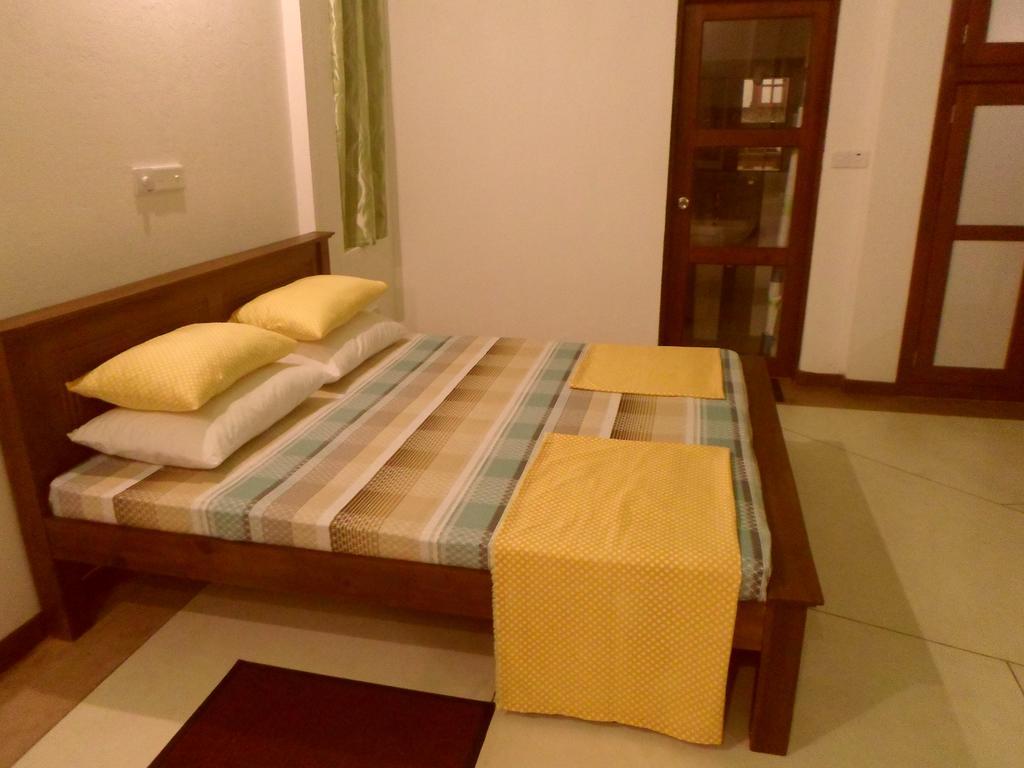 Nilas Guesthouse Hikkaduwa Habitación foto