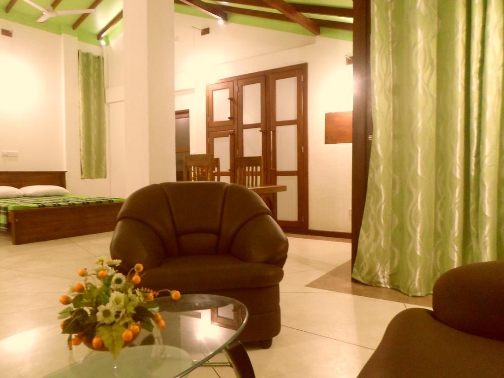Nilas Guesthouse Hikkaduwa Exterior foto