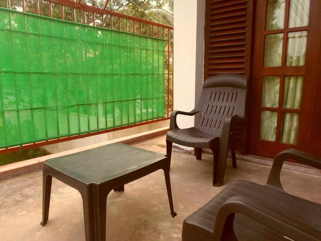 Nilas Guesthouse Hikkaduwa Habitación foto