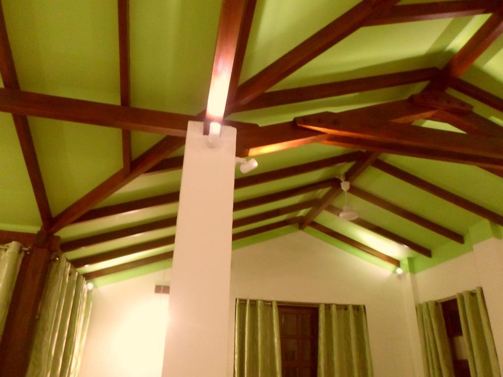 Nilas Guesthouse Hikkaduwa Habitación foto