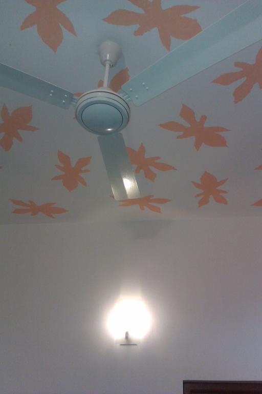Nilas Guesthouse Hikkaduwa Habitación foto