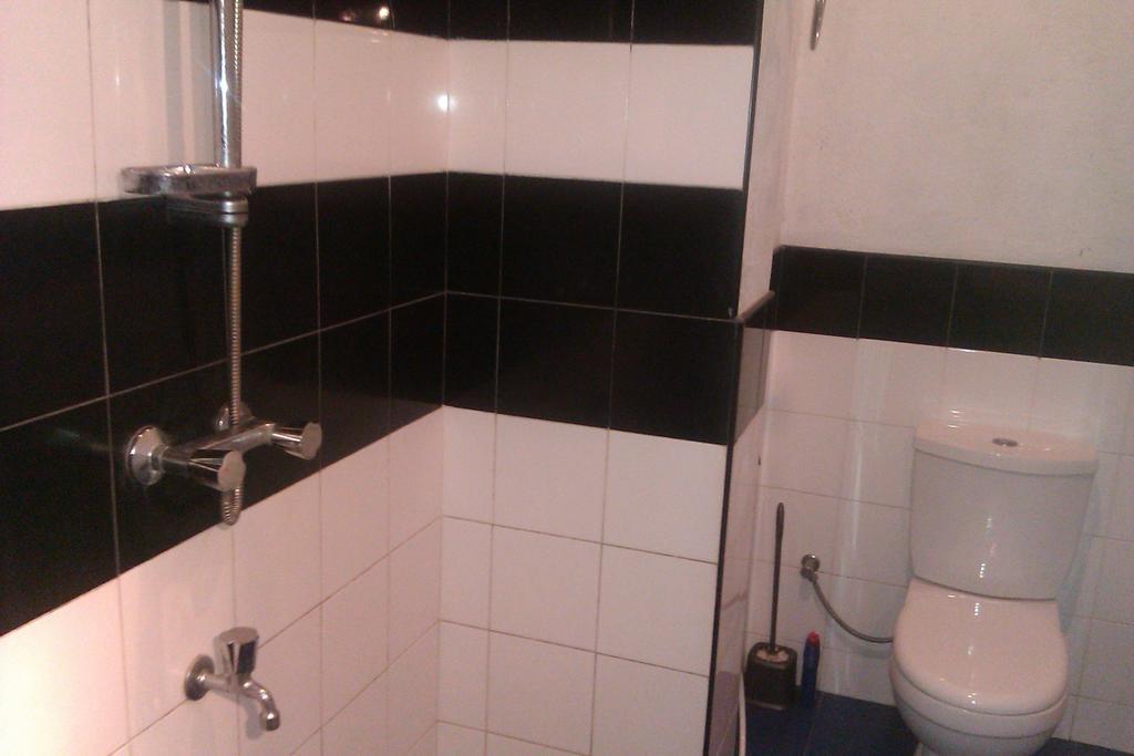 Nilas Guesthouse Hikkaduwa Habitación foto