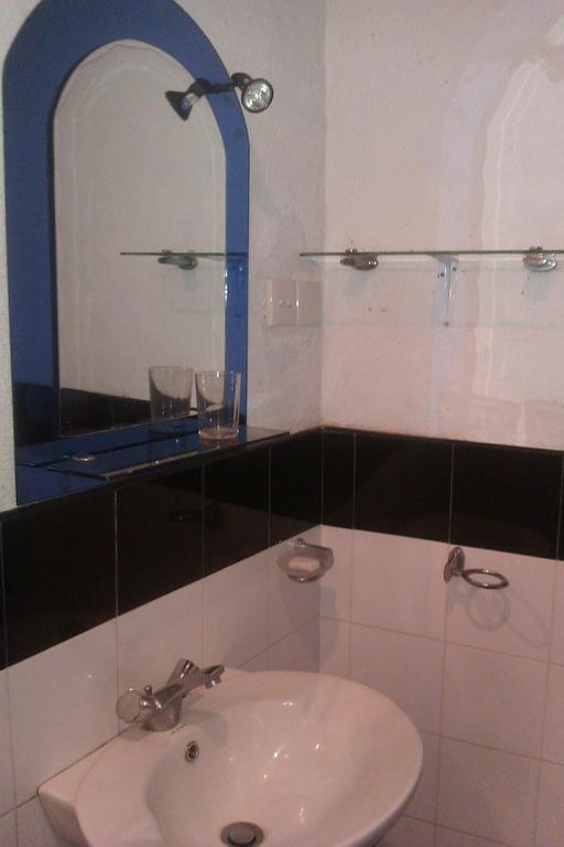 Nilas Guesthouse Hikkaduwa Habitación foto